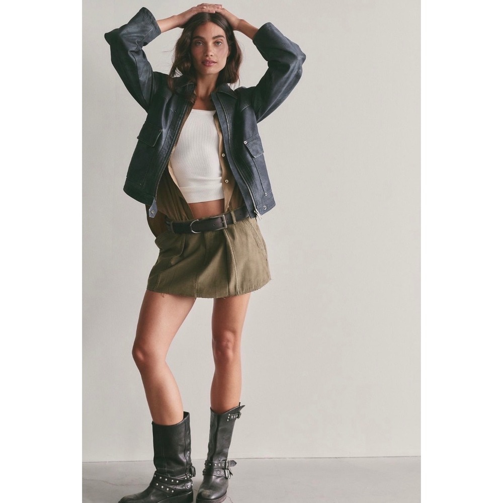 Riverfront utility mid-rise mini skirt NWOT - Picture 4 of 4